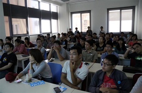 Ngày hội Barcamp Saigon 2014: “Bữa tiệc ý tưởng” dành cho cộng đồng - 2 Các phòng hội thảo BarCamptại ĐH Hoa Sen đều kín người tham dự