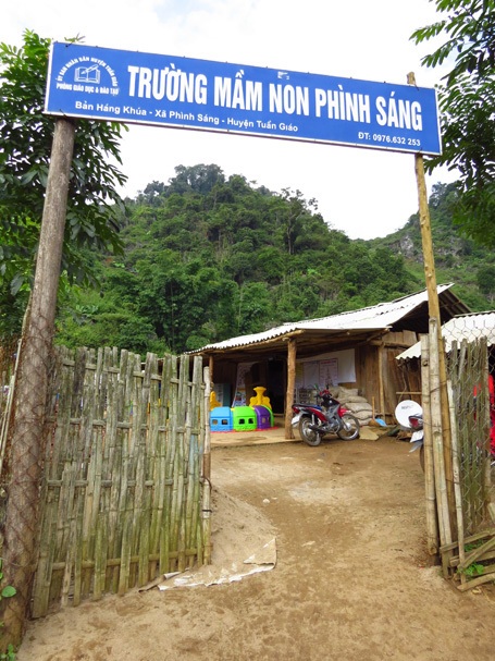 Chùm ảnh: Xót xa bữa ăn, giấc ngủ của trẻ mầm non Phình Sáng - 1 Trường Mầm non Phình Sáng