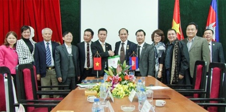Quốc vụ Khanh vương quốc Campuchia giao lưu với sinh viên Đại học Đông Đô - 1 Quốc vụ Khanh vương quốc Campuchia giao lưu với sinh viên Đại học Đông Đô
