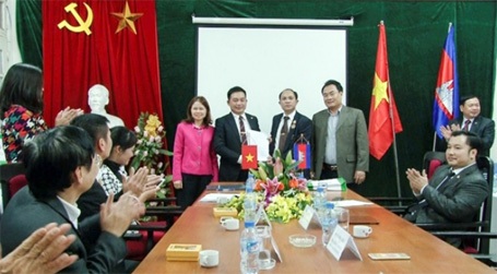 Quốc vụ Khanh vương quốc Campuchia giao lưu với sinh viên Đại học Đông Đô - 3 Quốc vụ Khanh vương quốc Campuchia giao lưu với sinh viên Đại học Đông Đô
