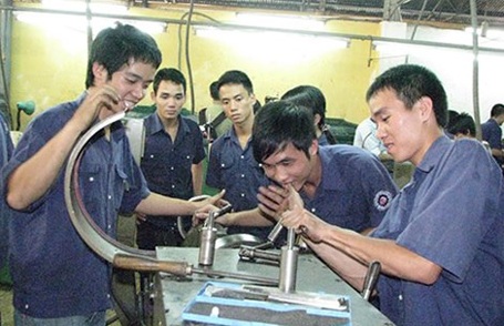 Bằng ĐH mất giá - Bài 2: Trường dạy chay, nhà tuyển dụng chạy dài - 1 Chỉ học lý thuyết, ít thực hành là một nguyên nhân khiến bằng ĐH mất giá.