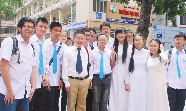 GS Ngô Bảo Châu: “Cả đắng cay cũng nằm trong hạnh phúc” - 2 GS Ngô Bảo Châu với sinh viên