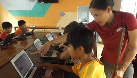 Cô giáo Bích Ngọc hướng dẫn cho học trò