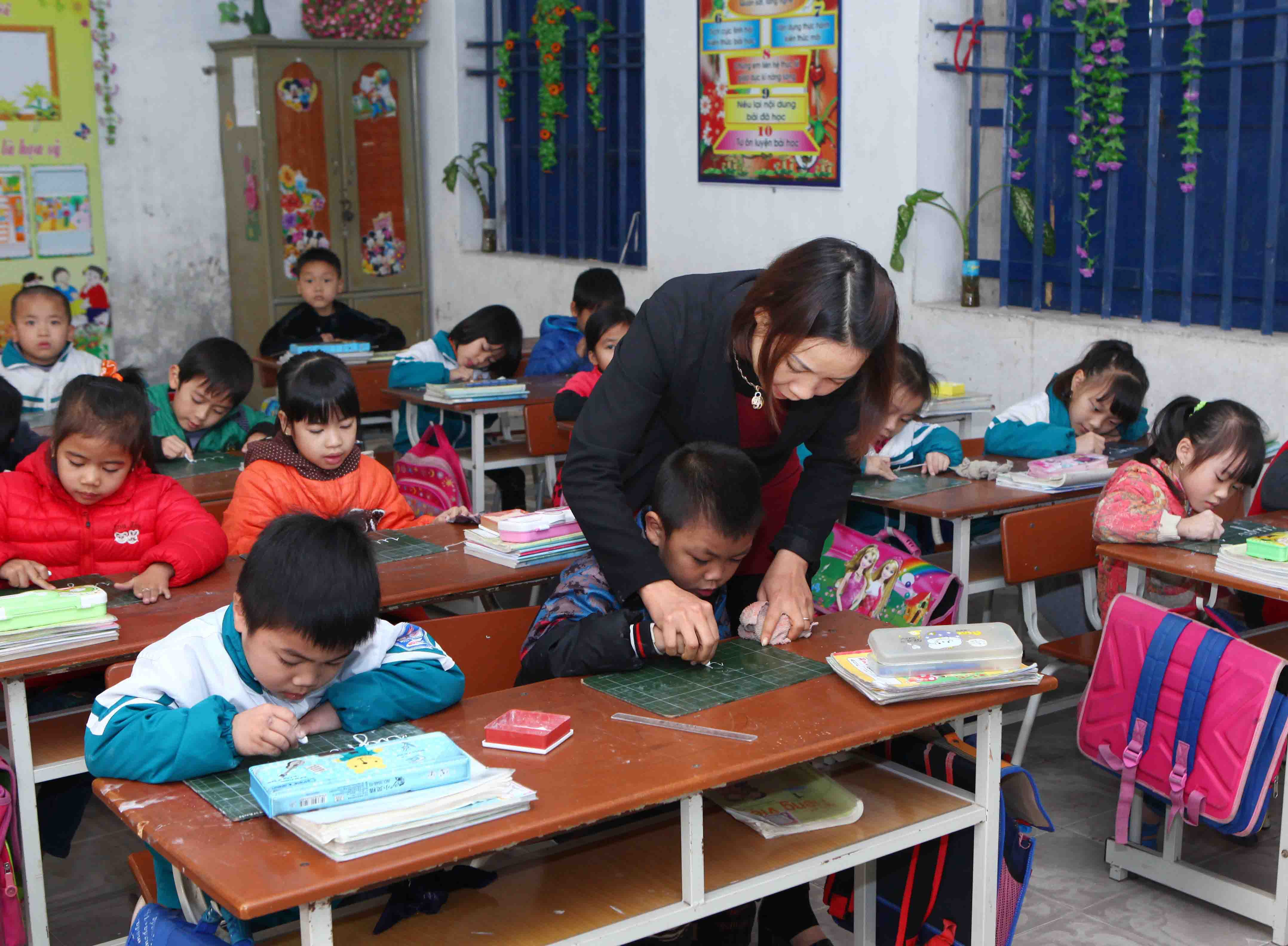 Rất nhiều giáo viên vùng cao không có tiền thưởng Tết. (Ảnh: Quý Trung-TTXVN)