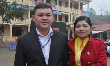 Chuyện tình chị em của hiệu trưởng và cô giáo - 1 Vợ chồng thầy Mai Hữu Cương và cô Triệu Thị Xuân. (Ảnh: Văn Chung)