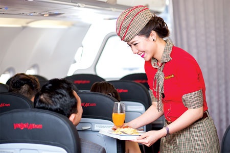 Học nói tiếng Anh thành thạo để trở thành tiếp viên hàng không - 3 Ngoại ngữ - rào cản của các bạn trẻ Việt