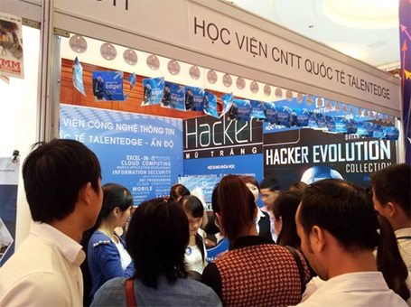 Học viện CNTT TalentEdge - Tổ chức đào tạo CNTT chuẩn quốc tế tại Việt Nam - 2 Sinh viên nô nức đăng ký tham dự các khóa học tại học viện