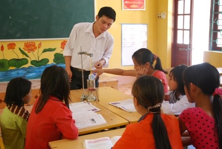 Học sinh vùng cao đã trở lại - 1 Tạo môi trường học tập thân thiện để thu hút học sinh