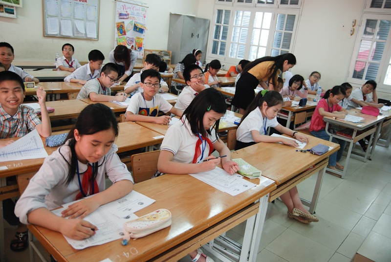 Các thí sinh làm bài thi trắc nghiệm 45 phút