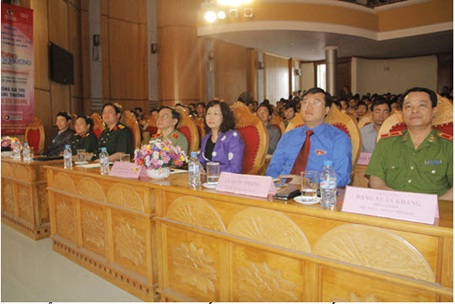 Tưng bừng khai màn bảng đấu đội tuyển Hội thi “Ánh Sáng Soi Đường” - 1 Các đại biểu tới dự vòng thi cấp cụm hội thi