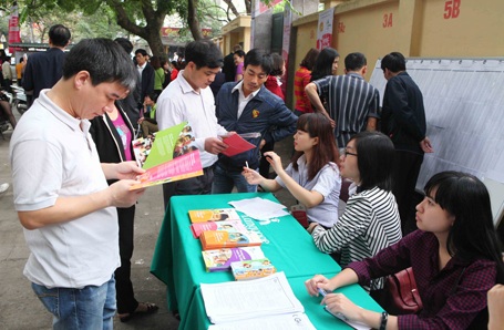 “Sức hút” cuộc thi Olympic Tiếng Anh Tiểu học mùa thứ 12 - 1 Cuộc thi thu hút sự quan tâm đông đảo của các phụ huynh