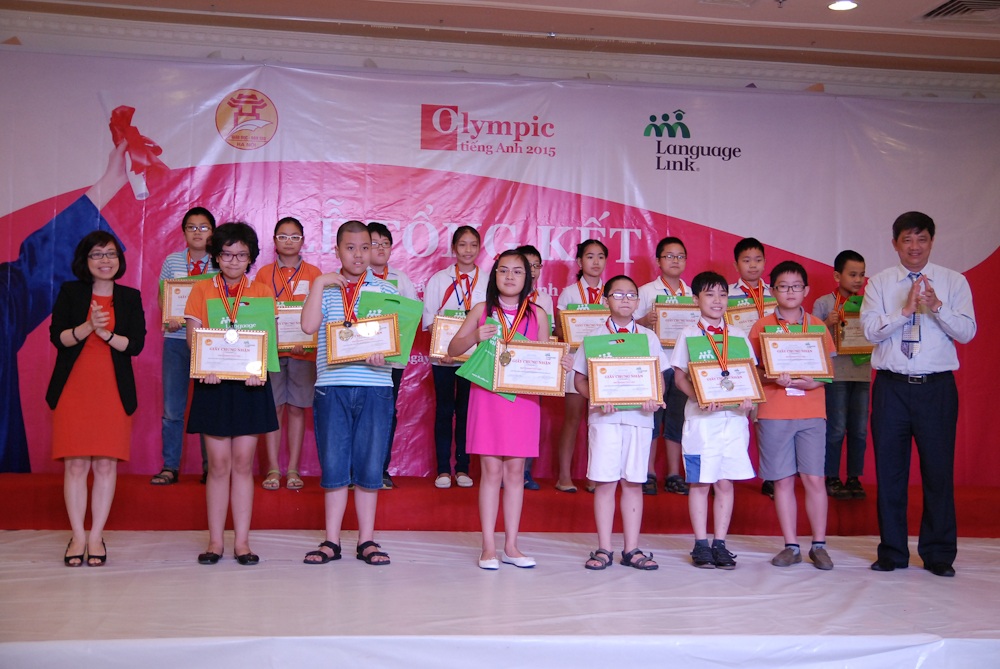 17 học sinh tiêu biểu giành giải Nhì.