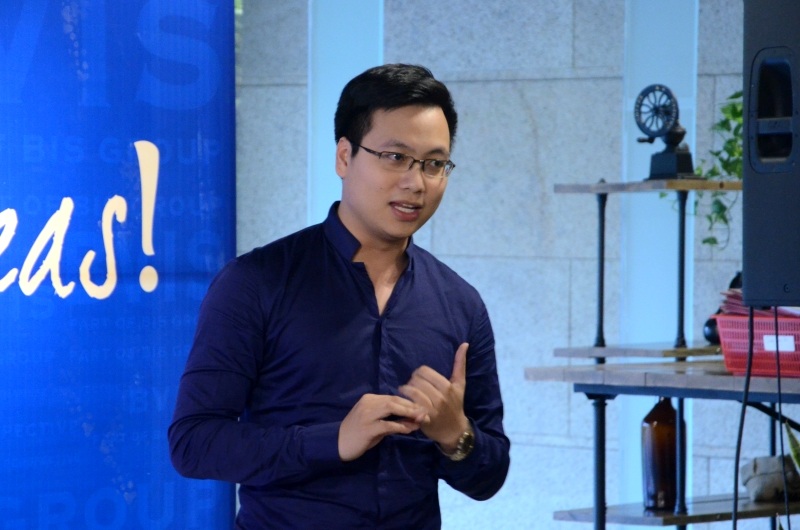 Học sinh được nghe chia sẻ về cuộc sống và học tập t