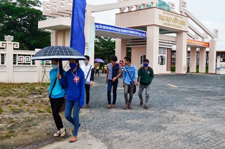 Những lệnh cấm gây tranh cãi trong trường học - 2 Sinh viên trường CĐ Nghề Việt Mỹ