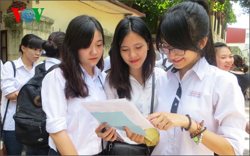 Lựa chọn môn thi THPT: Cả thầy và trò cùng băn khoăn! - 1 Năm 2015 là năm đầu tiên Việt Nam tổ chức kỳ thi THPT quốc gia