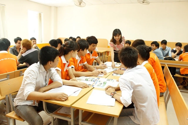 Tư vấn hướng nghiệp: “Kỹ năng nghề - Chìa khóa mở cửa tương lai” - 13 Tư vấn hướng nghiệp: “Kỹ năng nghề - Chìa khóa mở cửa tương lai”