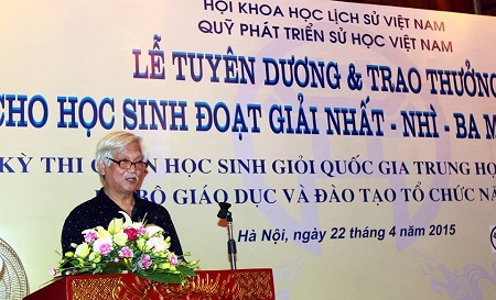 Nhà sử học Dương Trung Quốc phát biểu tại buổi lễ