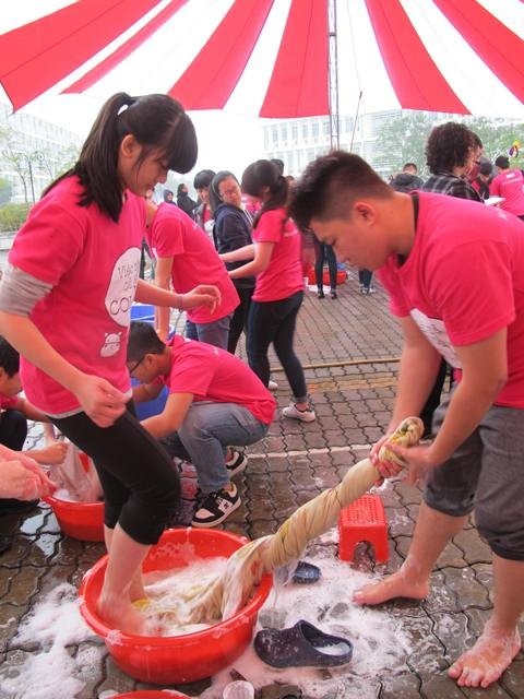 Cha mẹ quyết tâm xa con để con trưởng thành - 4 Sống trong môi trường nội trú xa nhà sẽ giúp học sinh cách ly khỏi cám dỗ của các tệ nạn xã hội