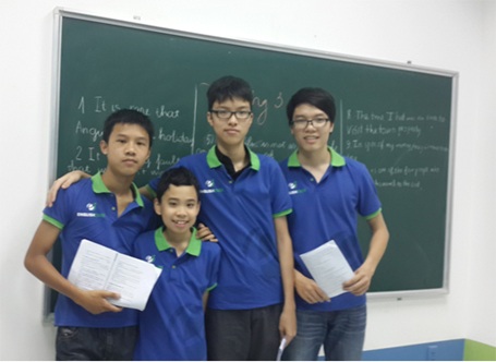 Hoàng Minh và “các bạn” cùng lớp