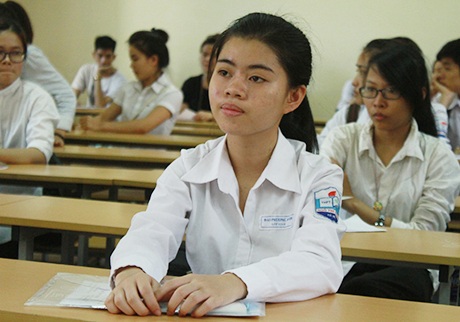 Chùm ảnh: Thí sinh làm thủ tục dự thi THPT quốc gia - 6 Thí sinh lặng lẽ chờ nghe phổ biến quy chế