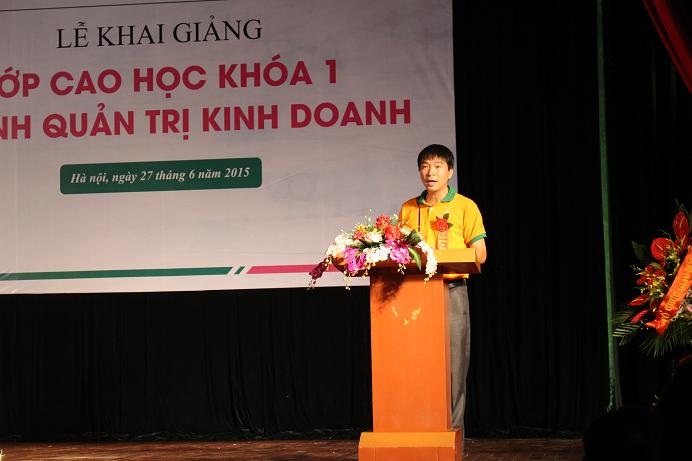 Đại diện học viên Cao học khóa I lên phát biểu