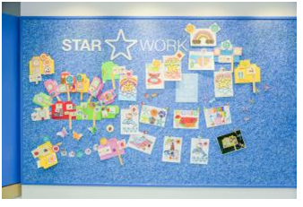 Lạc vào thành phố tiếng Anh thu nhỏ giữa Sài Gòn - 5 Bảng star work để học viên có thể trưng bày chính những sản phẩm độc đáo mà các em học viên tự làm.
