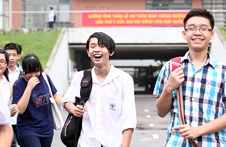 Những nụ cười rạng rỡ khi hoàn thành kì thi