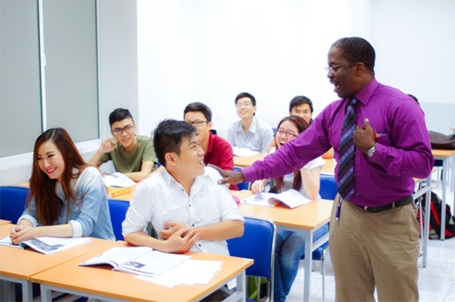 Rộng cửa vào đại học với phương thức Xét tuyển học bạ tại UEF - 2 Nắm bắt cơ hội thực hành kỹ năng tiếng Anh trong môi trường chuẩn quốc tế