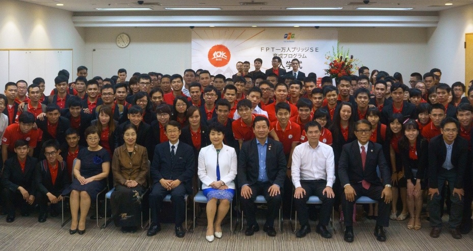 FPT Software giúp Nhật giải quyết bài toán nhân lực - 2 Bà Kagawa Junko, Hiệu trưởng Học viện Meros phát biểu tại lễ khai giảng