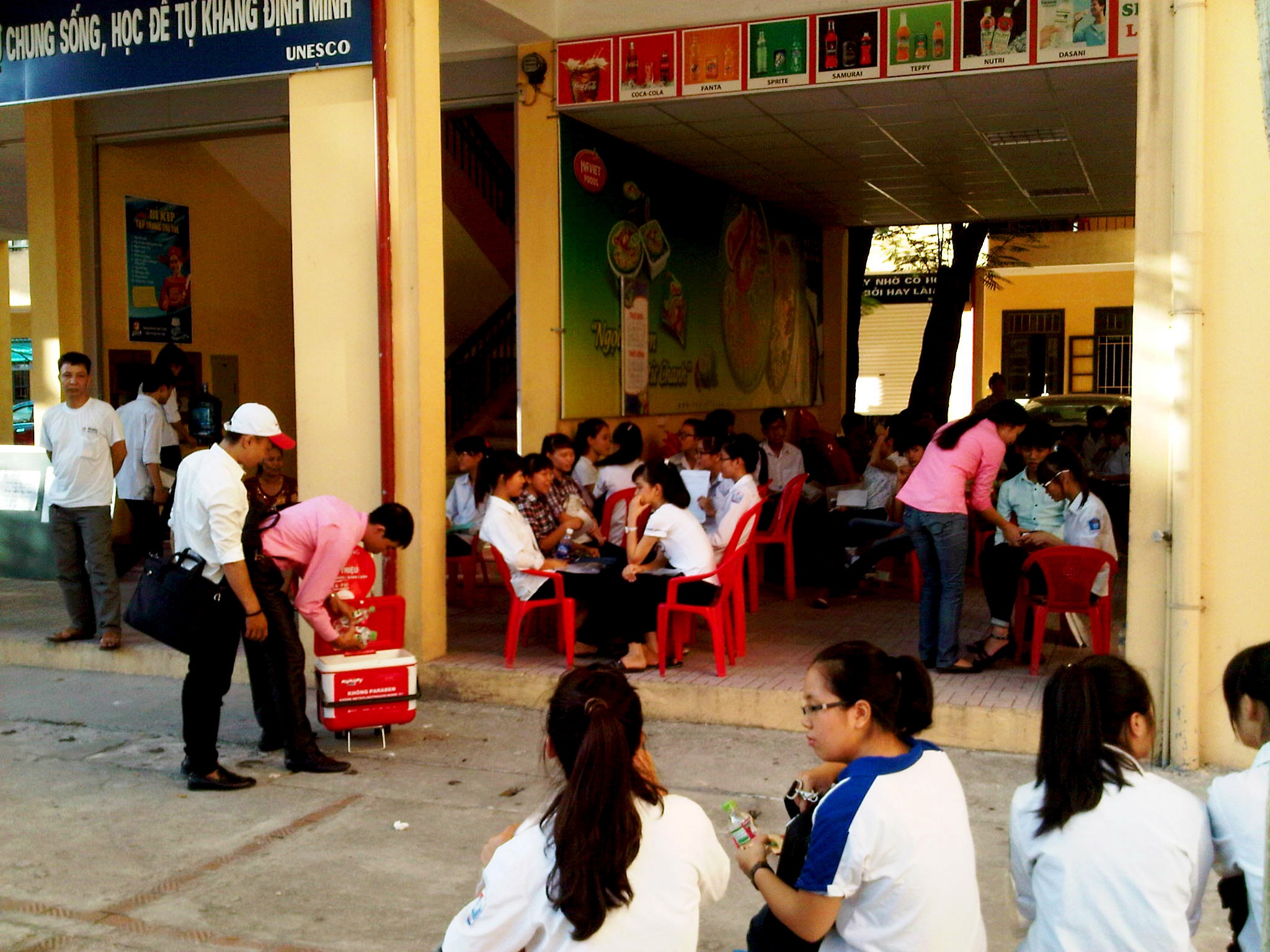 Mát lành món quà cho sĩ tử trước giờ vào thi - 3 Các sĩ tử đã sẵn sàng cho cuộc thi quan trọng