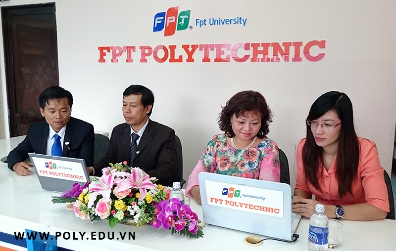 90% sinh viên FPT Polytechnic có mức lương cạnh tranh sau 1 năm ra trường - 1 Ban tư vấn Cao đẳng thực hành FPT Polytechnic trả lời độc giả Dân trí trong buổi tư vấn chiều nay