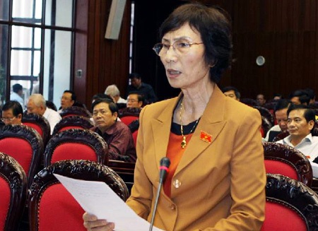 “Hà Nội nên rút kinh nghiệm trong chỉ đạo thay thế 6.700 cây xanh” - 1 Đại biểu Quốc Hội Bùi Thị An. Ảnh: Quang Phong