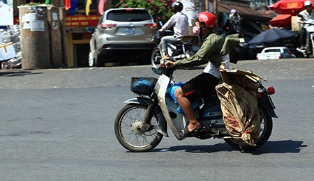 Những chiếc xe không biển số, chỉ còn trơ khung...