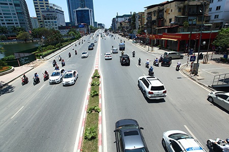 Khốn khổ vì nắng nóng trên con đường đẹp nhất VIệt Nam