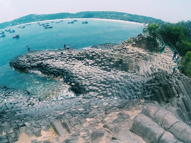 5 điểm đến “hot” nhất cho kỳ nghỉ lễ 2/9 - 4 Những khối đá hình lục giác xếp chồng lên nhau tạo nên hiệu ứng thị giác tuyệt đẹp. (Ảnh: doanthuy23)