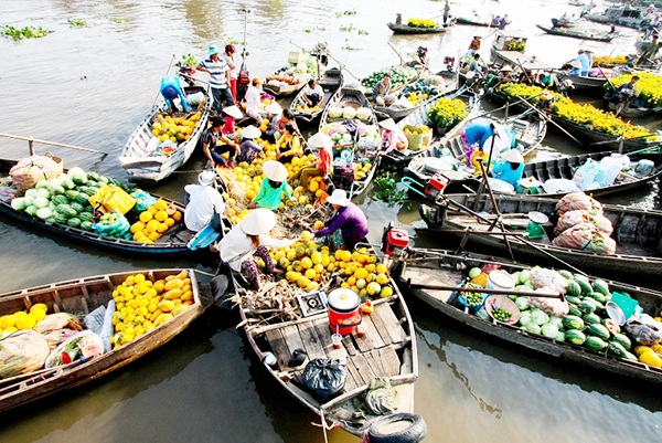 Những điểm đến quyến rũ nhất cho mùa thu Việt Nam - 5 Chợ nổi là nét đặc trưng của miền sông nước. (Ảnh: diemanchoi)