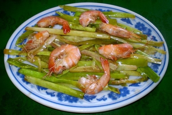 Rủ nhau nếm thử “lộc trời” ở Bạc Liêu - 4 Đọt năn có thể chế biến thành món xào thơm thơm, giòn giòn, mát dạ. (Ảnh: Internet)