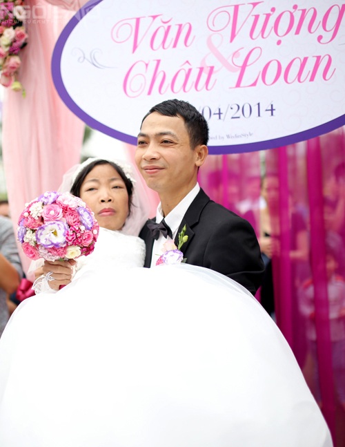 Những chuyện tình đẹp như “cổ tích thời hiện đại” - 5 Đám cưới và câu chuyện tình của chị Loan – anh Vượng từng lấy nước mắt của nhiều người.