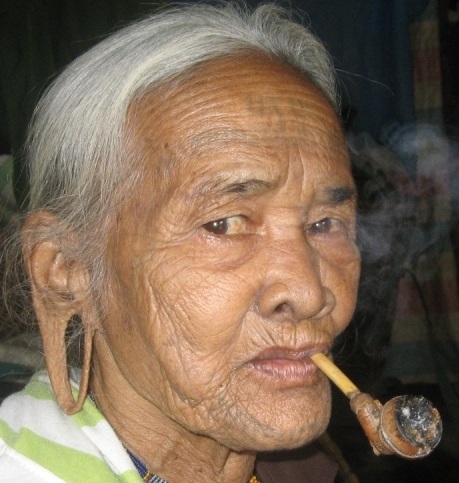 Người M’Nong coi cà răng, căng tai như một phương pháp làm đẹp. (Ảnh: Internet)