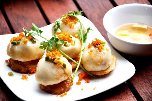 5 món bánh làm nên "thương hiệu" ẩm thực cố đô Huế - 4 Món ăn được kết hợp từ bánh ram và bánh ít.