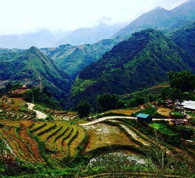 Mê mẩn với những quán cà phê “đưa tay chạm vào mây” ở Việt Nam - 3 Sa Pa nhìn từ ban công quán. (Ảnh: princess35000)