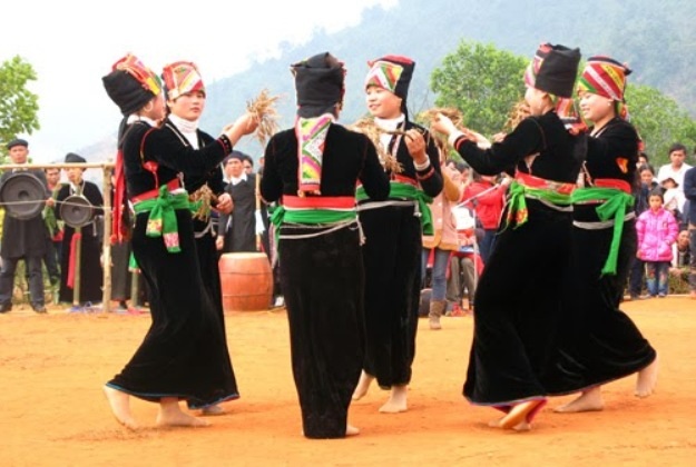 Những phong tục “ngủ” lạ đời của trai gái miền sơn cước - 3 Người Khơ mú rất coi trọng chuyện hôn nhân. (Ảnh minh họa)