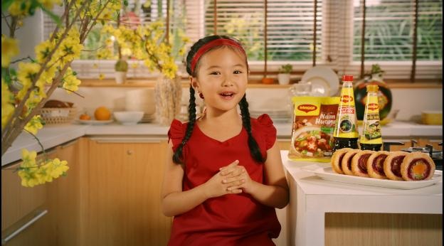 Độc đáo món Tết “Vạn Ý Nghĩa” từ Quán quân Vua đầu bếp - 5
Món ăn dọn kèm không thể thiếu nước tương đậu nành Maggi để cảm nhận vị ngon đậm đà trọn vẹn trong từng khoanh bánh