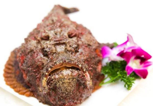 Những đặc sản siêu “độc” từ 4 loài cá xấu xí - 2 Thịt cá mặt quỷ chắc, dai và ngọt như thịt gà, có thể ăn mà không ngán.
