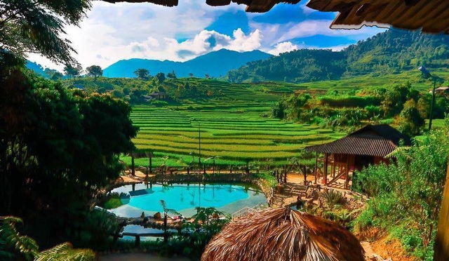 Những điểm đến trong nước hứa hẹn “gây sốt” năm 2018 - 3 Suối nằm ngay giữa những thửa ruộng bậc thang và được bao phủ bởi núi non trùng điệp, tạo cho nơi đây vẻ đẹp nên thơ, hữu tình.
