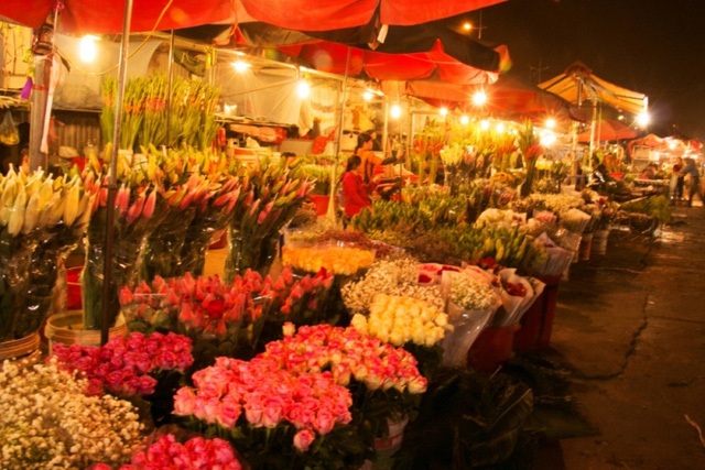 5 phiên chợ cuối năm không nên bỏ lỡ ở Hà Nội - 1 Chợ hoa Quảng Bá rực rỡ mỗi dịp Tết đến Xuân về. (Ảnh: H.N)