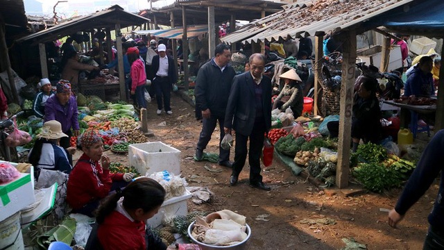 5 phiên chợ cuối năm không nên bỏ lỡ ở Hà Nội - 4 Chợ Tết mang đậm không khí dân dã của vùng quê đồng bằng Bắc Bộ. (Ảnh: vietnamnet)
