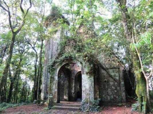 Điểm vui chơi “thả ga” gần Hà Nội dịp Tết Nguyên đán - 3 Nhiều nhà thờ, biệt thự cổ bị bỏ hoang ở Ba Vì. (Ảnh: Internet)