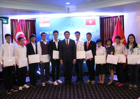 Trao học bổng ASEAN cho học sinh Việt Nam - 1 Trao học bổng ASEAN cho học sinh Việt Nam