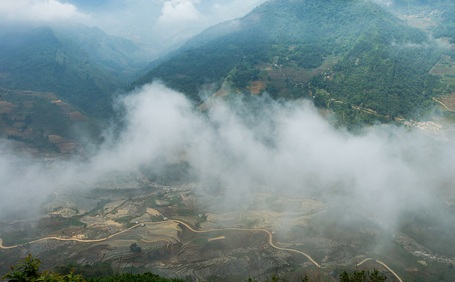 Ngắm ruộng bậc thang mùa nước đổ phải nhìn từ trên cao xuống mới thấy đẹp